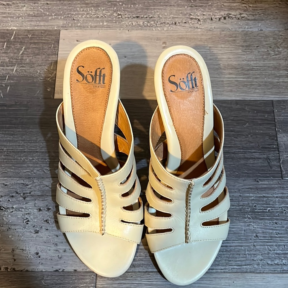 Sofft beige leather sandals size 7 1/2